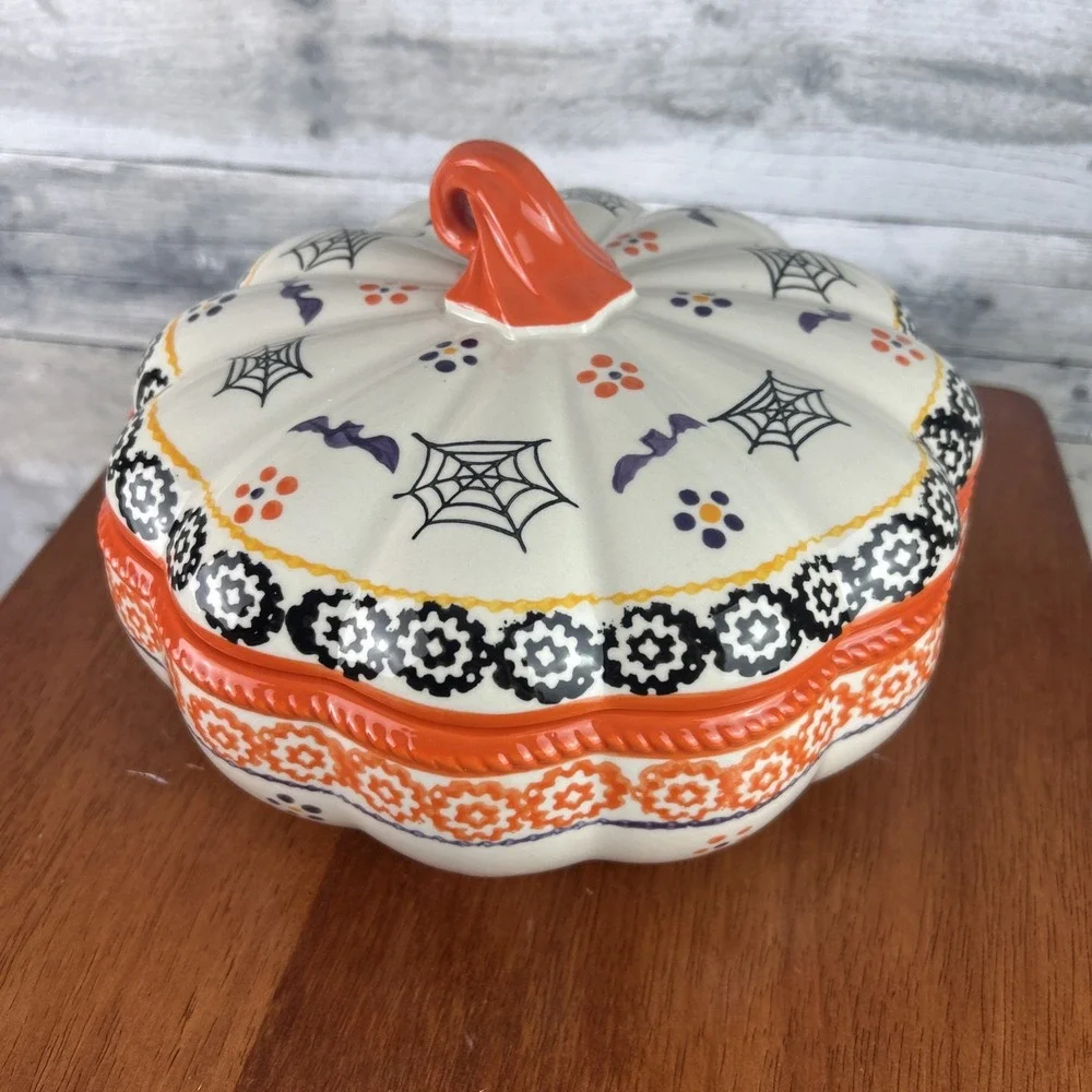 Temptations Old World 2 Quart Covered Pumpkin Bowl KFI-XNG-973350